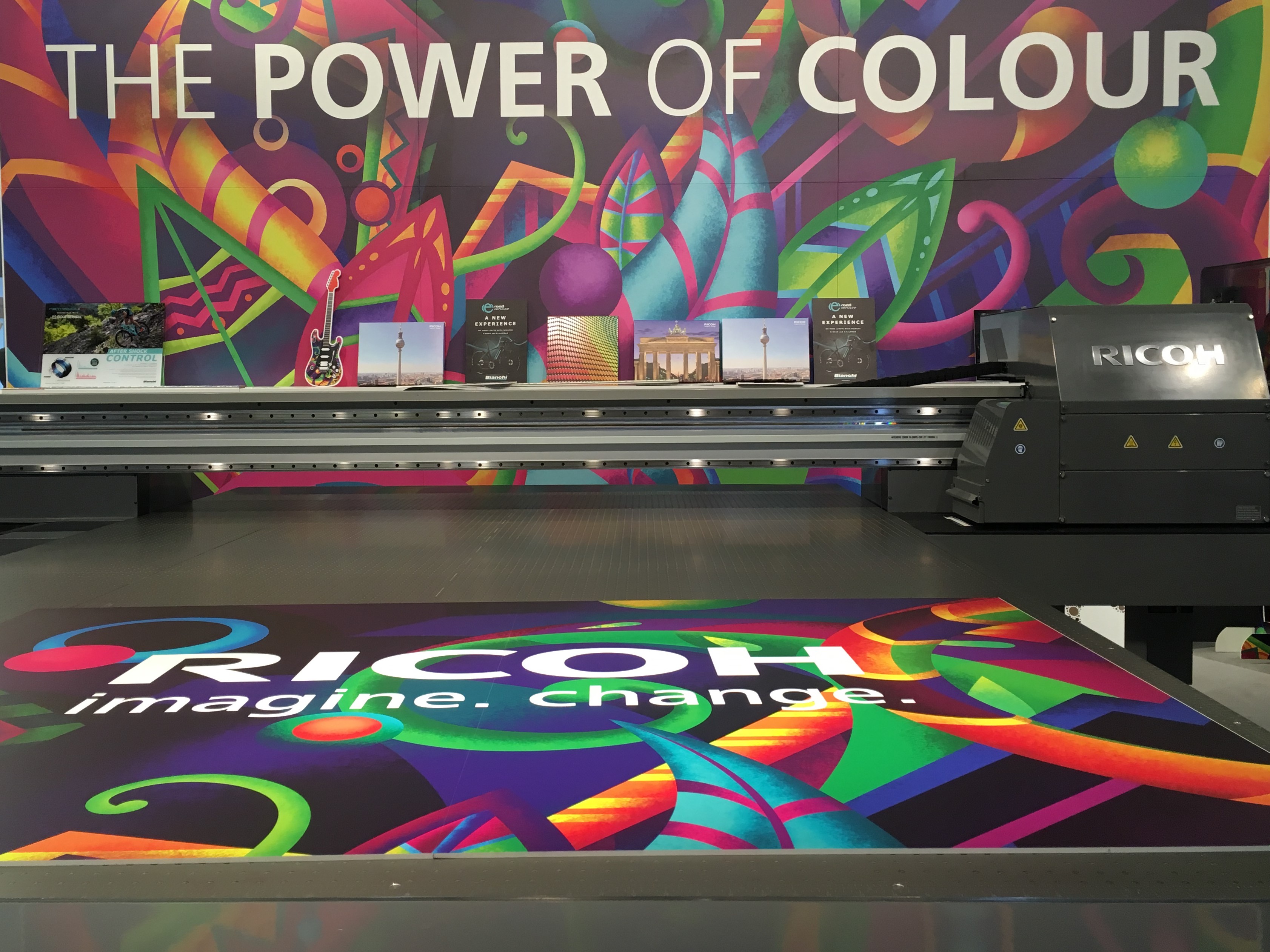 Magneet Communicatiecentrum has chosen The Netherlands’ first Ricoh Pro T7210 UV flatbed printer