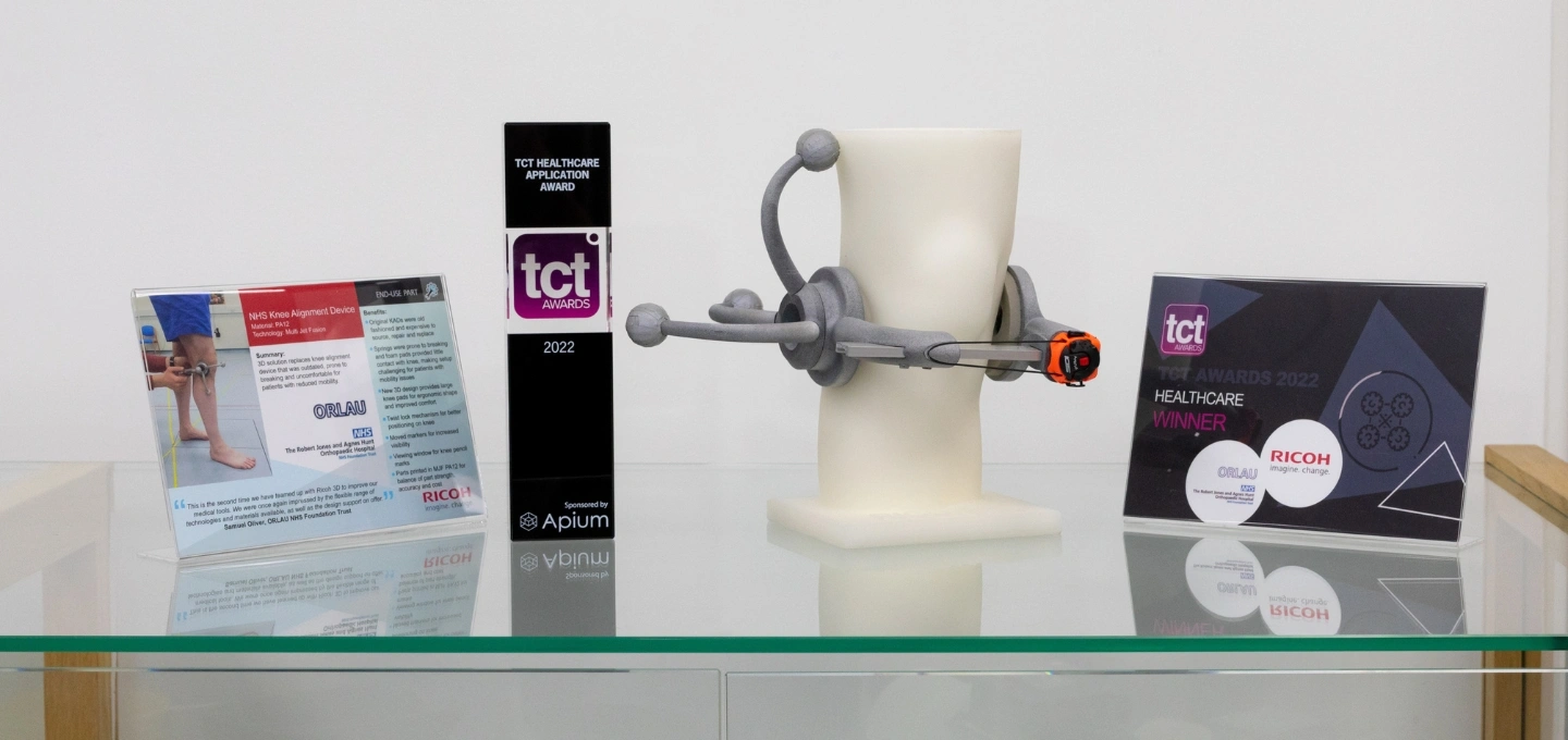 Ricoh 3D and ORLAU's Knee Alignment Device (KAD), accompanying case study and TCT Healthcare Application Award. 